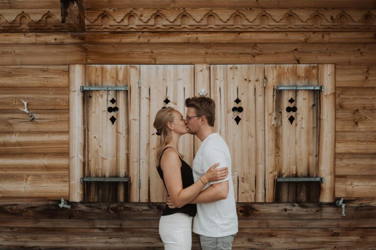 Dennis & Esmé - Verlovingsshoot - Zwitserland - Tijdens onze vakantie in Zwitserland hebben Dennis en Esmé tijd vrijgemaakt voor een intieme verlovingsshoot in Zwitserland.
