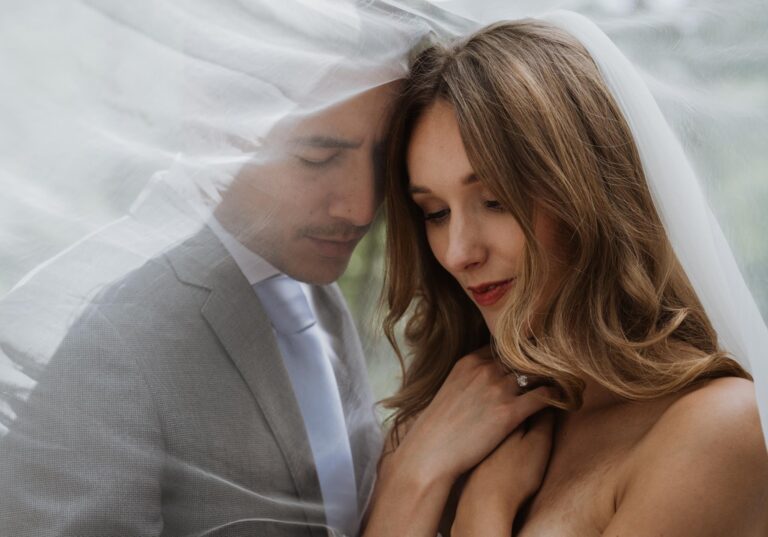 Ferdinand en Maike - Trouwfotografie - 't Boshuys, Best bruidsfotograaf Nederland legt liefdevol stel vast
