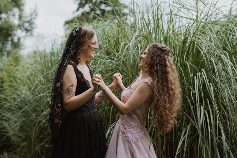 Intieme trouwmomenten Laurien & Maaike – LGBTQ+ trouwfotograaf Nederland