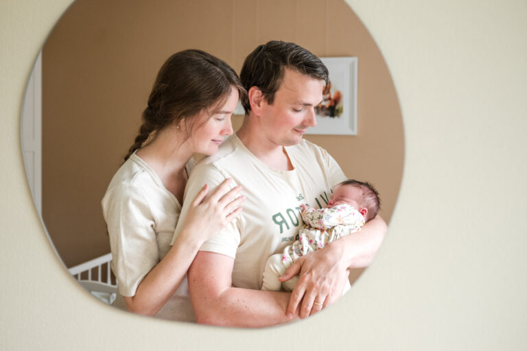 Eric, Lisanne en Veronique -lifestyle newborn fotografie Nederland