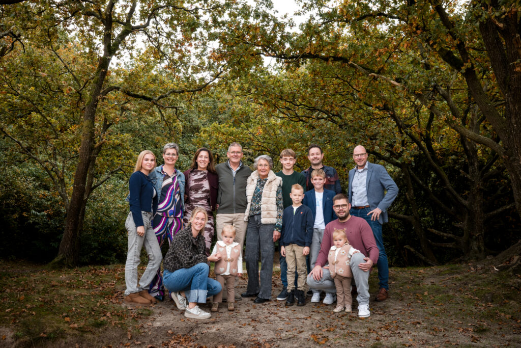 Familie Breeder, een familieshoot in de herfst op Terhorsterzand, Drenthe - Familiefotograaf Drenthe