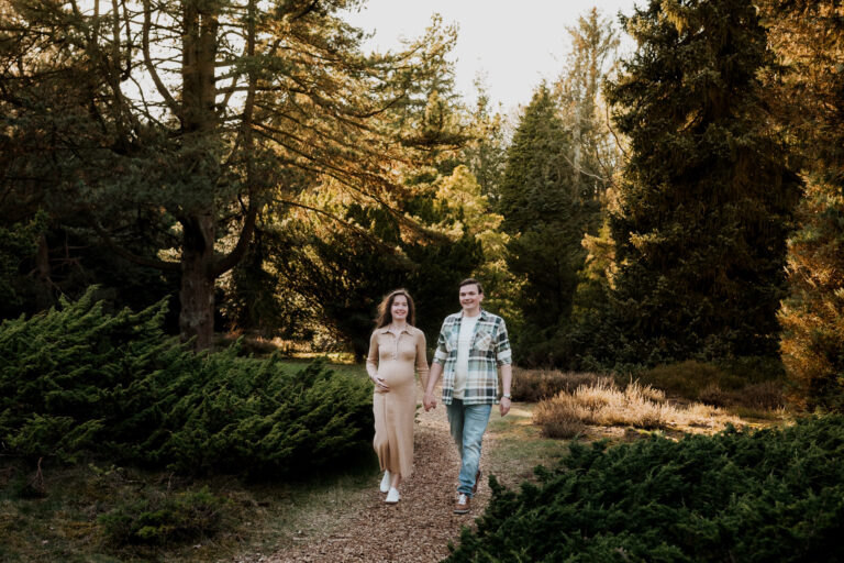 Eric en Lisanne -Zwangerschapsshoot Pinetum Ter Borgh, Anloo