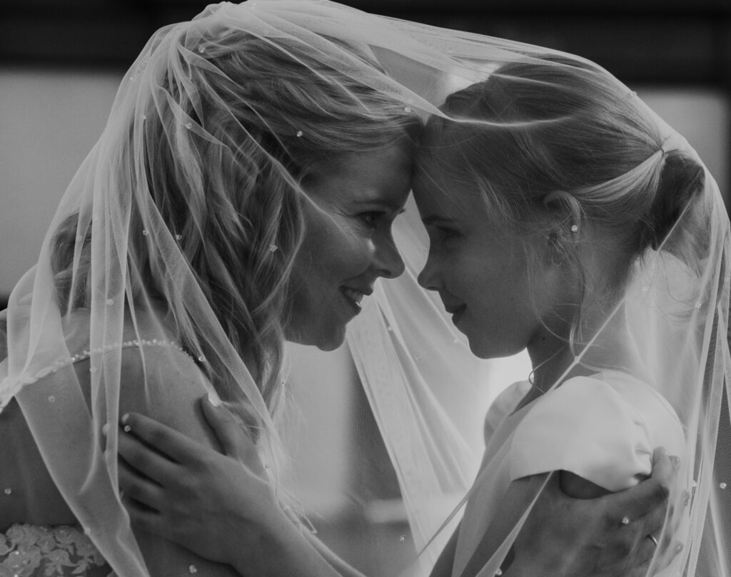 Henk en Helga - Trouwfoto's - Koloniekerkje Wilhelminaoord - De beste trouwfotograaf