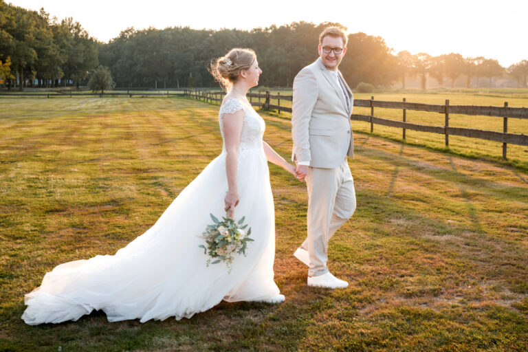 Koen en Dineke - Trouwfoto's de Schildhoeve - gouden uur